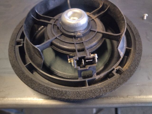 bontott SUZUKI SPLASH Jobb első Hangszóró