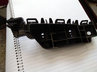 bontott SUZUKI SPLASH Jobb első Lökhárító Tartó (Műanyag)