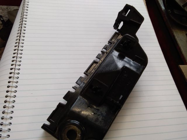 bontott SUZUKI SPLASH Jobb első Lökhárító Tartó (Műanyag)