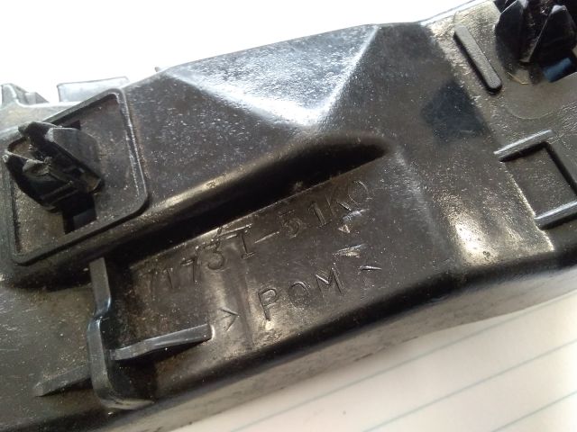 bontott SUZUKI SPLASH Jobb első Lökhárító Tartó (Műanyag)