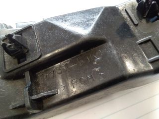 bontott SUZUKI SPLASH Jobb első Lökhárító Tartó (Műanyag)