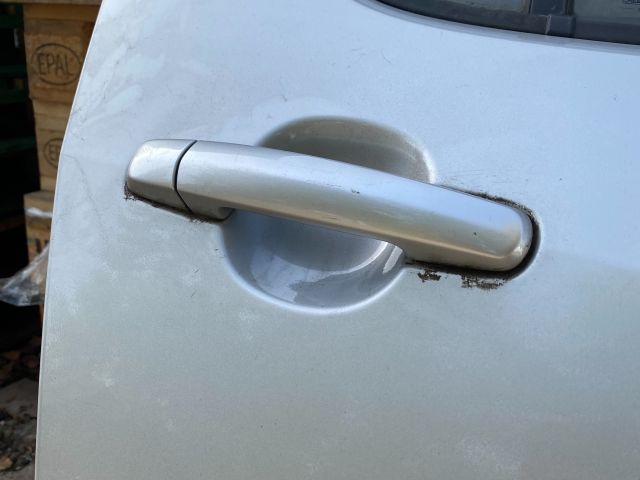 bontott SUZUKI SPLASH Jobb hátsó Ajtó (Részeivel)