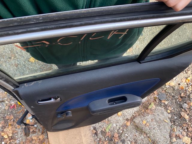 bontott SUZUKI SPLASH Jobb hátsó Ajtó (Részeivel)