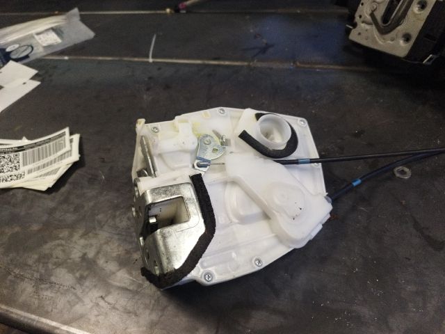 bontott SUZUKI SPLASH Jobb hátsó Ajtózár