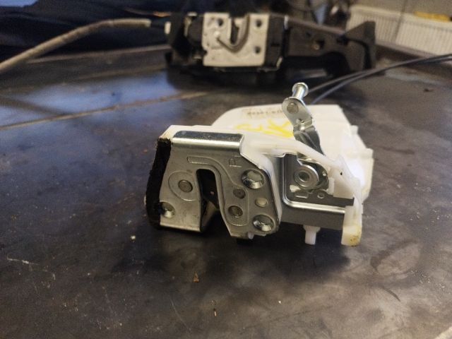 bontott SUZUKI SPLASH Jobb hátsó Ajtózár