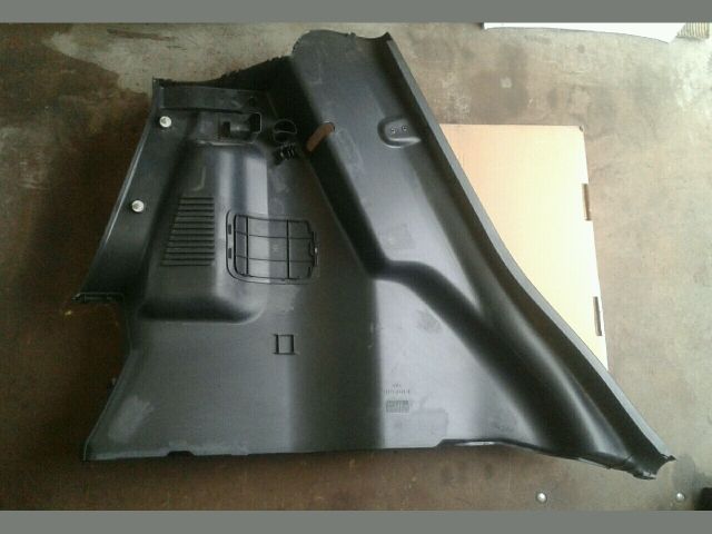 bontott SUZUKI SPLASH Jobb hátsó Csomagtér Burkolat (Műanyag)