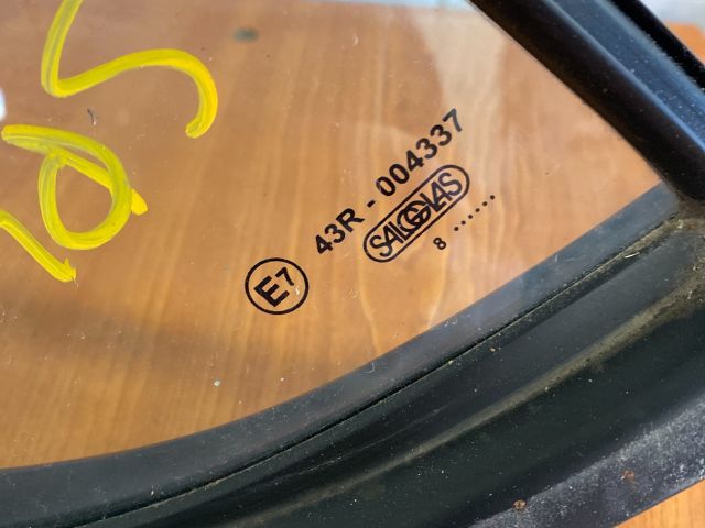 bontott SUZUKI SPLASH Jobb hátsó Fixüveg (Ajtóban)