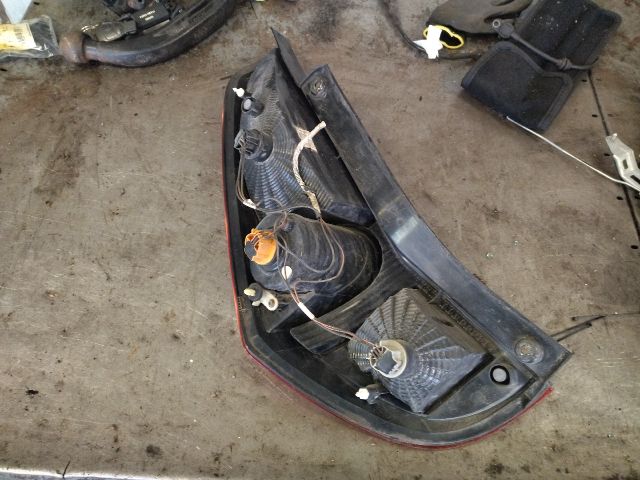 bontott SUZUKI SPLASH Jobb Hátsó Lámpa