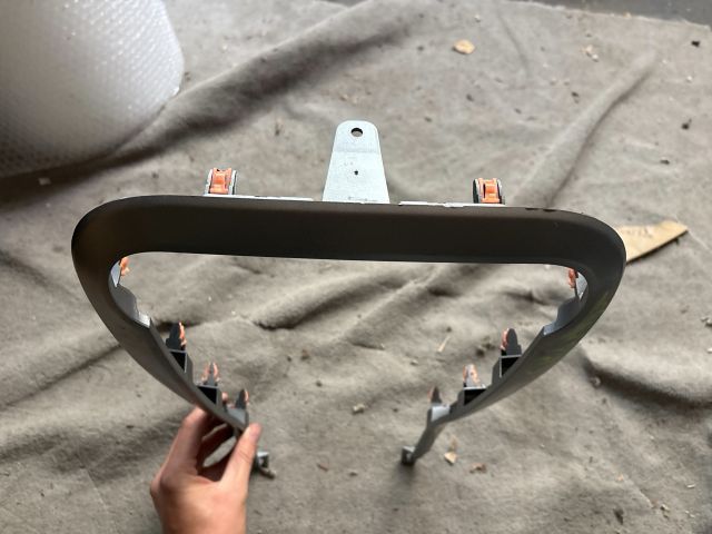 bontott SUZUKI SPLASH Középkonzol Keret