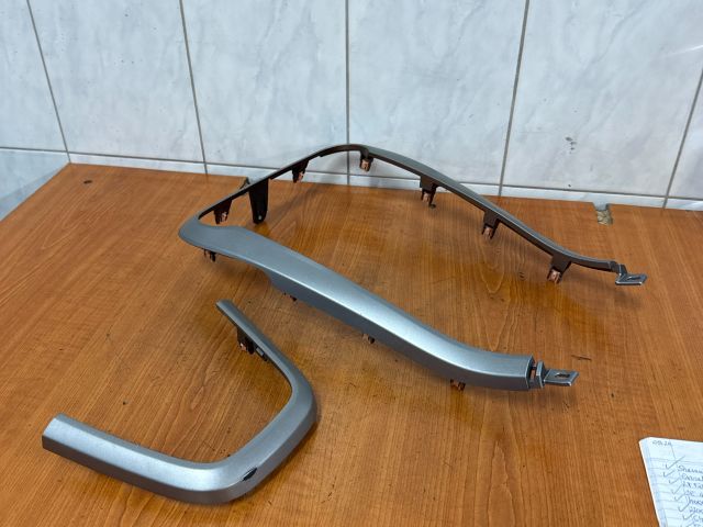 bontott SUZUKI SPLASH Középső Műszerfal Díszléc