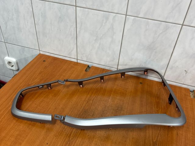 bontott SUZUKI SPLASH Középső Műszerfal Díszléc