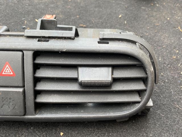 bontott SUZUKI SPLASH Középső Szellőző