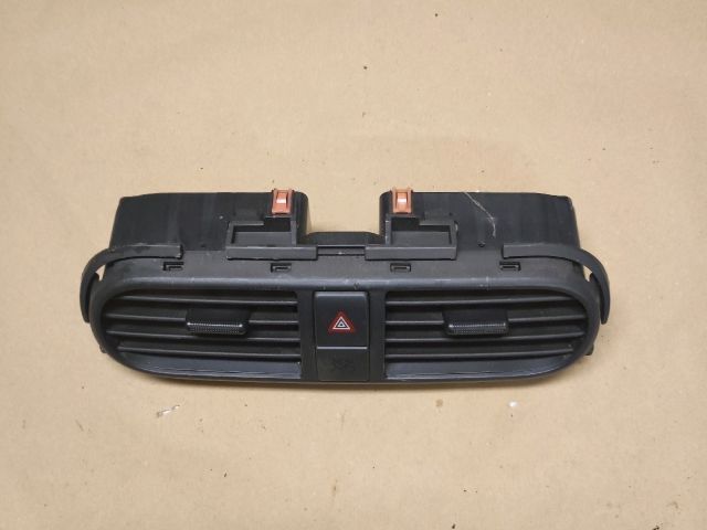 bontott SUZUKI SPLASH Középső Szellőző