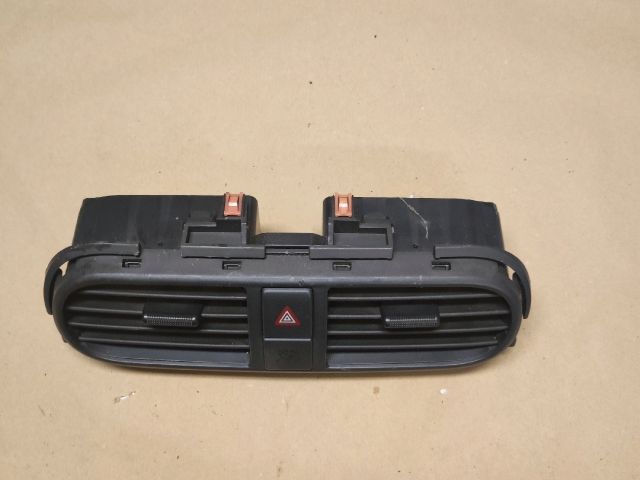 bontott SUZUKI SPLASH Középső Szellőző