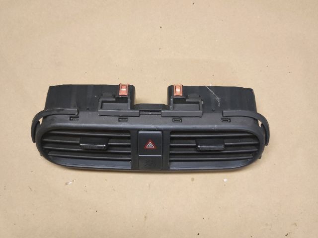 bontott SUZUKI SPLASH Középső Szellőző