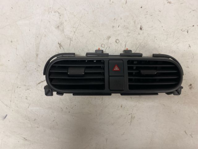 bontott SUZUKI SPLASH Középső Szellőző