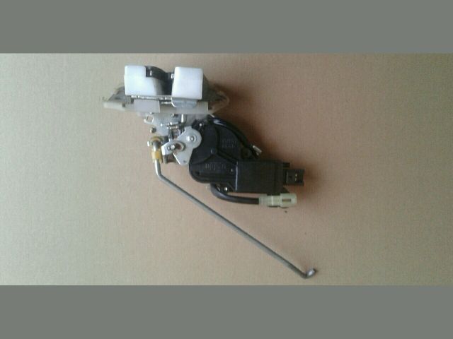 bontott SUZUKI SPLASH Központizár Motor Csomagtérajtó