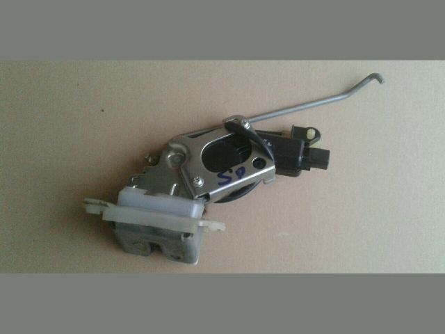 bontott SUZUKI SPLASH Központizár Motor Csomagtérajtó