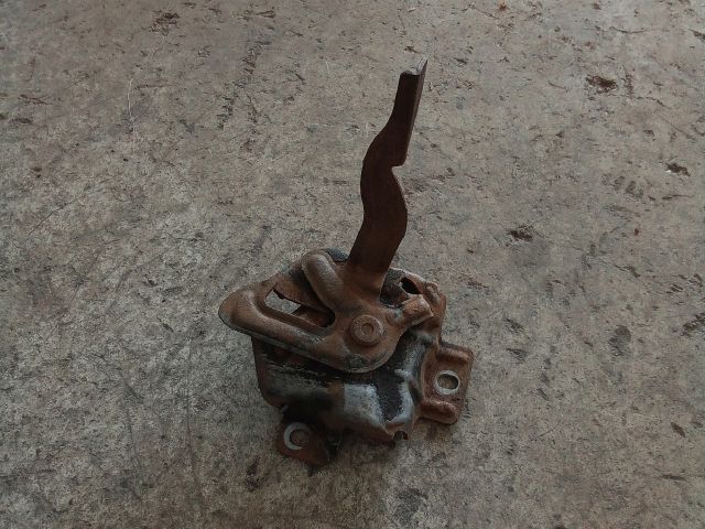 bontott SUZUKI SPLASH Motorháztető Zárszerkezet