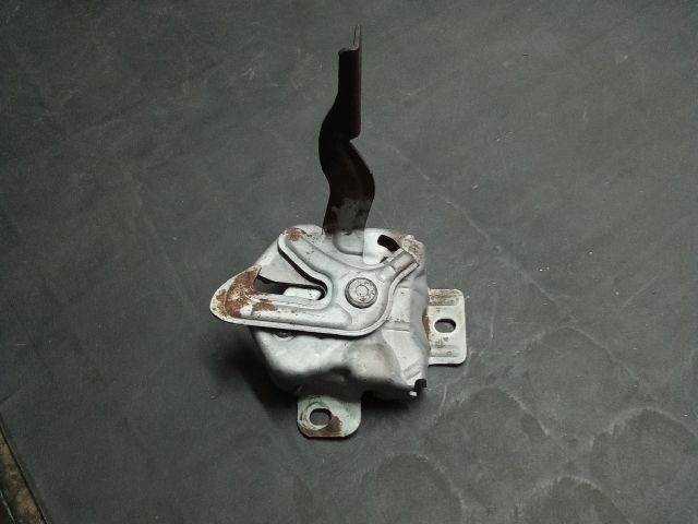 bontott SUZUKI SPLASH Motorháztető Zárszerkezet