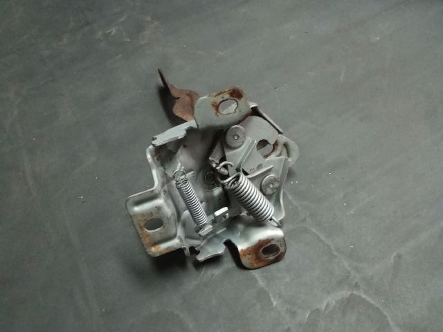 bontott SUZUKI SPLASH Motorháztető Zárszerkezet