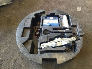 bontott SUZUKI SPLASH Pótkerék Szerszámtartó