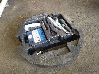 bontott SUZUKI SPLASH Pótkerék Szerszámtartó