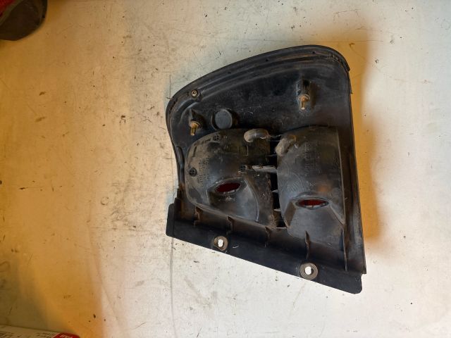 bontott SUZUKI SWIFT I Bal Hátsó Lámpa