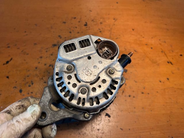 bontott SUZUKI SWIFT I Generátor