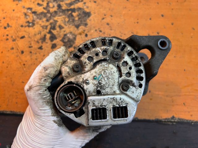 bontott SUZUKI SWIFT I Generátor