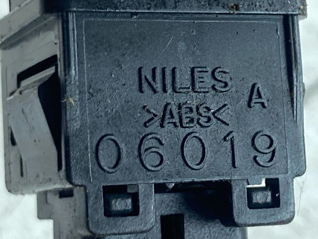 bontott SUZUKI SWIFT I Vészvillogó Kapcsoló