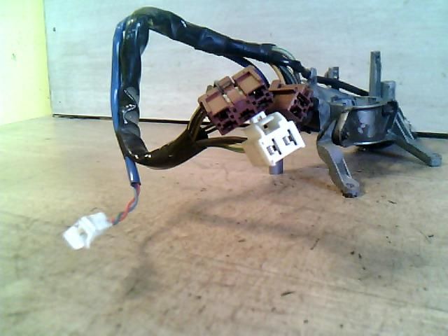 bontott SUZUKI SWIFT II Gyújtáskapcsoló Házzal