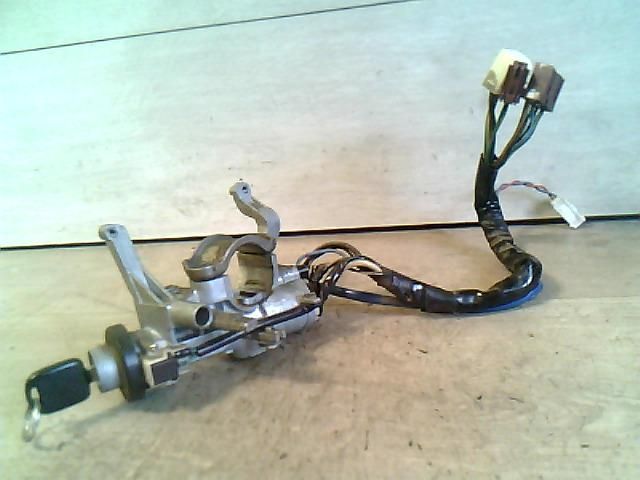 bontott SUZUKI SWIFT II Gyújtáskapcsoló Házzal