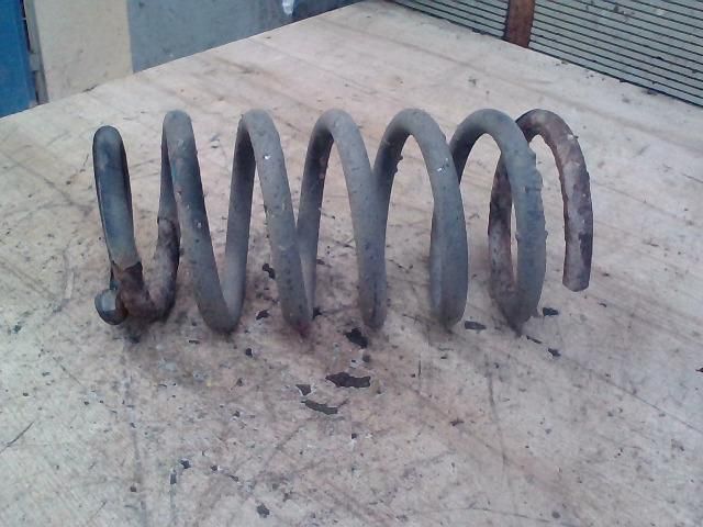 bontott SUZUKI SWIFT II Hátsó Rugó