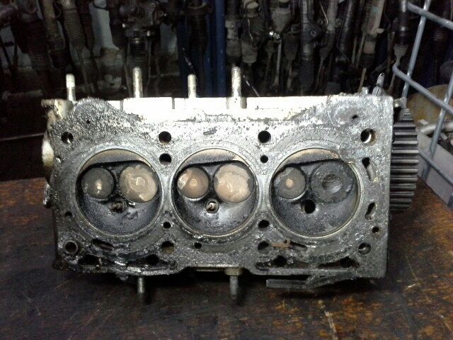 bontott SUZUKI SWIFT II Hengerfej