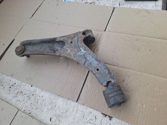 bontott SUZUKI SWIFT II Jobb első Lengőkar