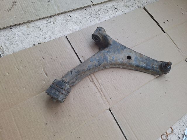 bontott SUZUKI SWIFT II Jobb első Lengőkar