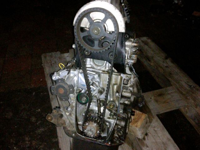 bontott SUZUKI SWIFT II Motor (Fűzött blokk hengerfejjel)