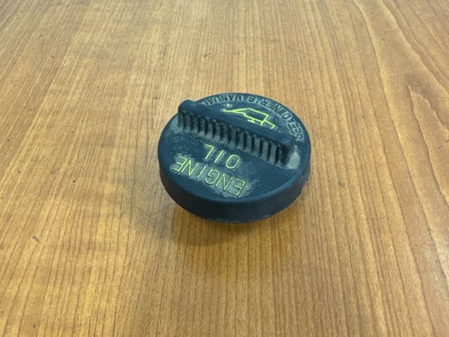 bontott SUZUKI SWIFT II Olajbeöntő Sapka