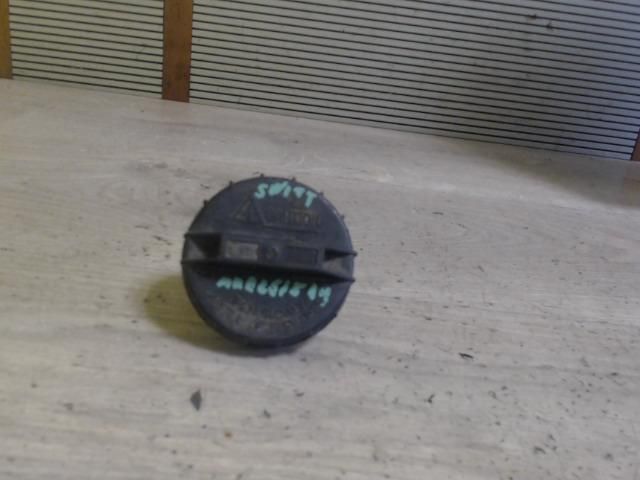 bontott SUZUKI SWIFT II Tanksapka