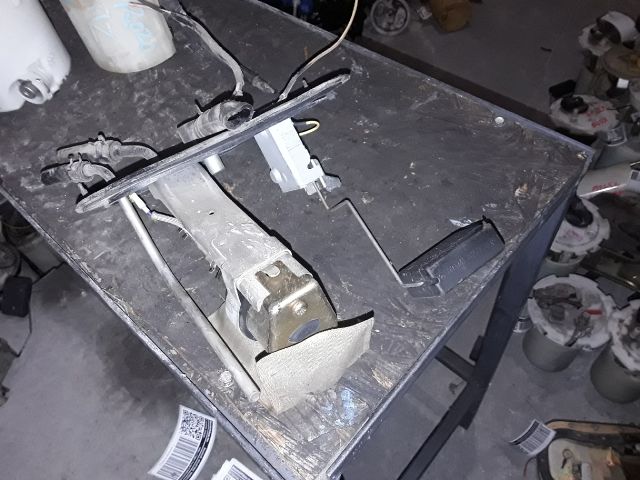 bontott SUZUKI SWIFT II Üzemanyag Szivattyú