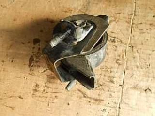 bontott SUZUKI SWIFT II Váltó Tartó Bak (Pozíciófüggetlen)