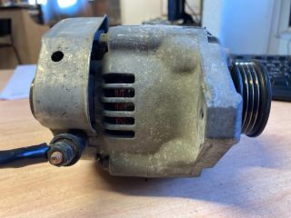 bontott SUZUKI SWIFT II Generátor