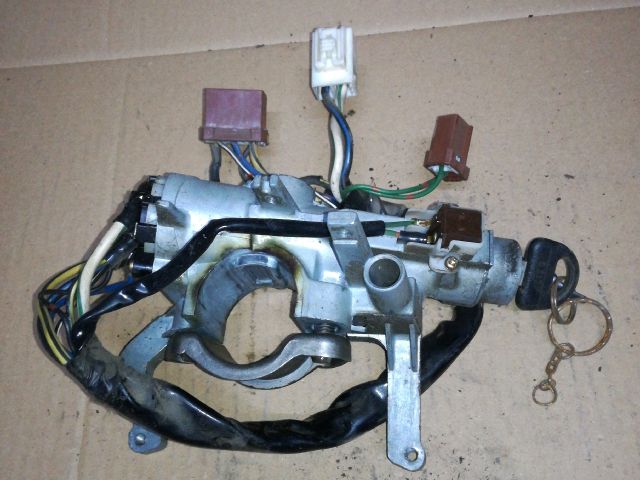 bontott SUZUKI SWIFT II Gyújtáskapcsoló Házzal