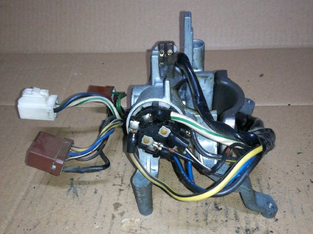 bontott SUZUKI SWIFT II Gyújtáskapcsoló Házzal