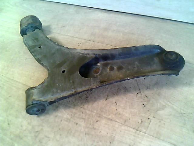 bontott SUZUKI SWIFT II Jobb első Lengőkar