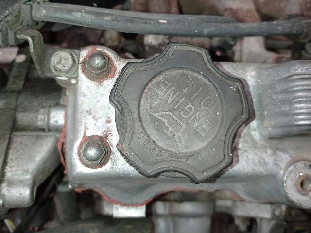 bontott SUZUKI SWIFT II Olajbeöntő Sapka