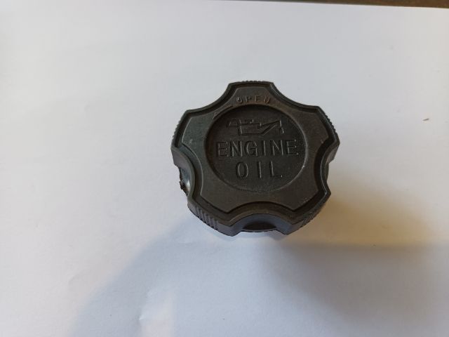 bontott SUZUKI SWIFT II Olajbeöntő Sapka