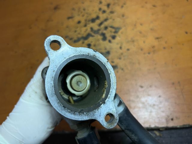 bontott SUZUKI SWIFT II Termosztátház