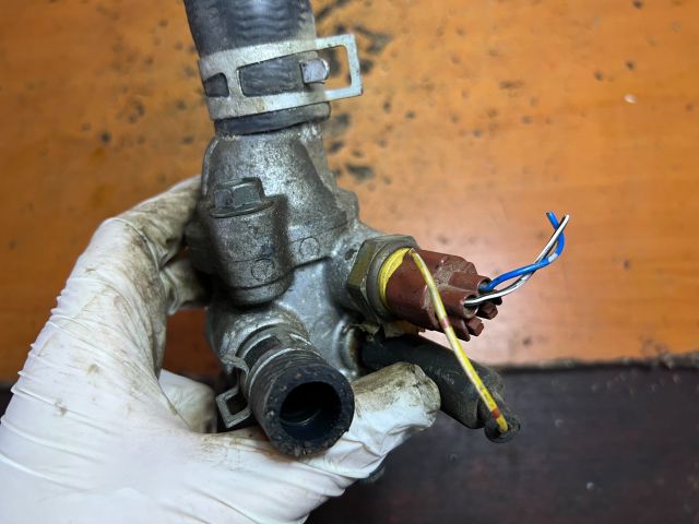 bontott SUZUKI SWIFT II Termosztátház